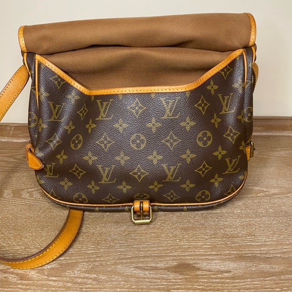 LOUIS VUITTON Saumur 35 Monogram Messenger Shoulder Bag - Picture 11 of 12